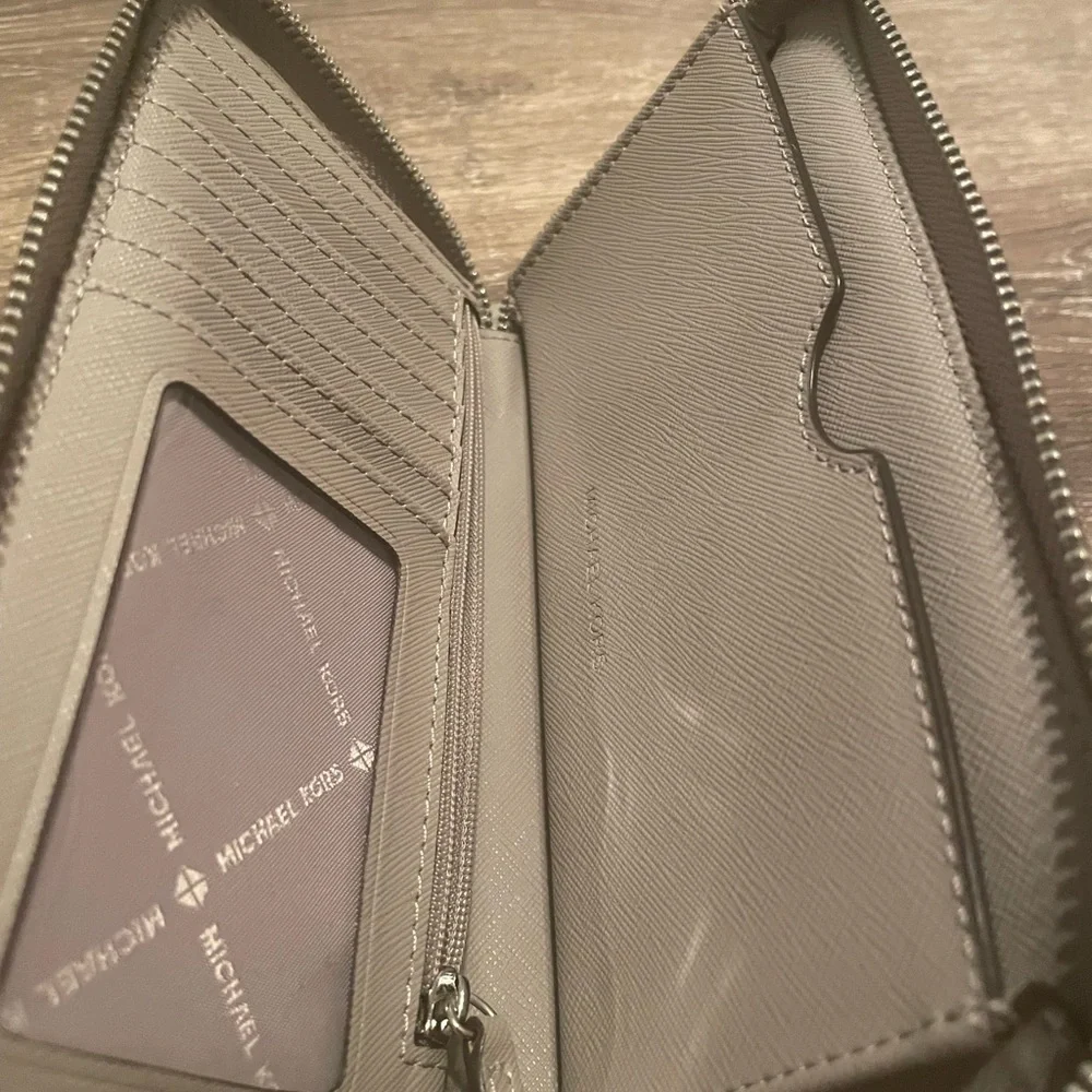 Wallets - Picture 2 of 10